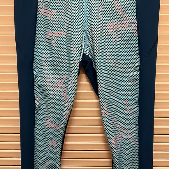 Armour Athletic Leggings/ Exercise / Running
Pants in Teal with a Colorful Panel - Picture 5 of 16
